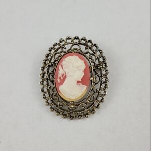 Vintage Cameo Brooch in Pink and Gold